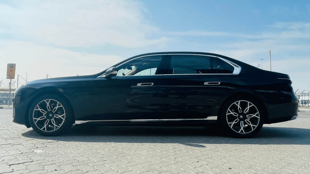 BMW 7 Series with Chauffeur in Dubai